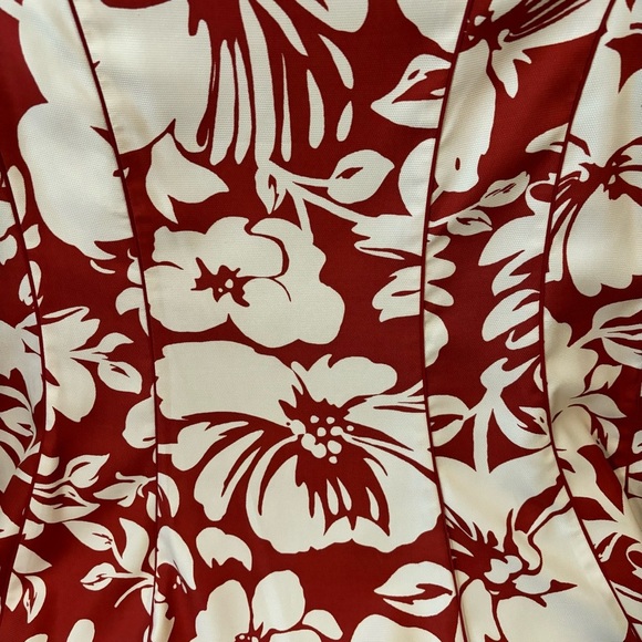 ❤️2/$15 or 3/$21❤️Ann Taylor Red Floral Silk Skirt, Size 6 - Picture 3 of 7